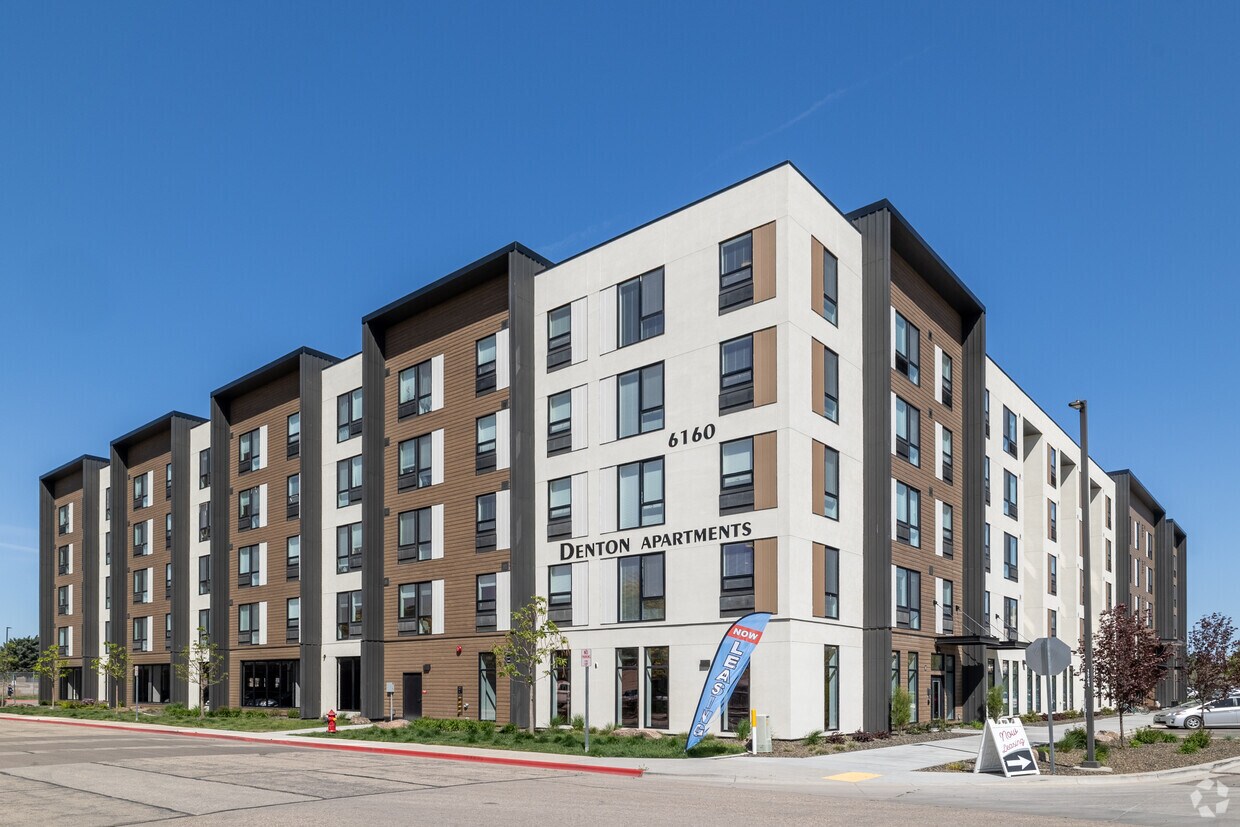 Ángulo alterno - Denton Apartments