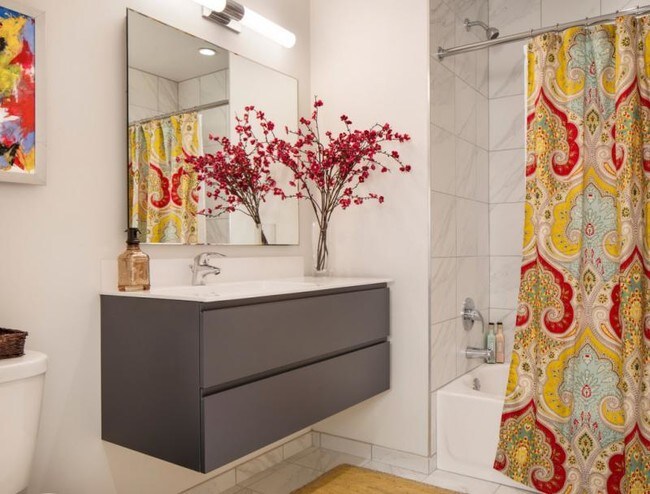 Foto del edificio - 823 N La Salle Dr