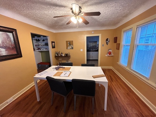 Dining room - 2933 E Derbyshire Rd