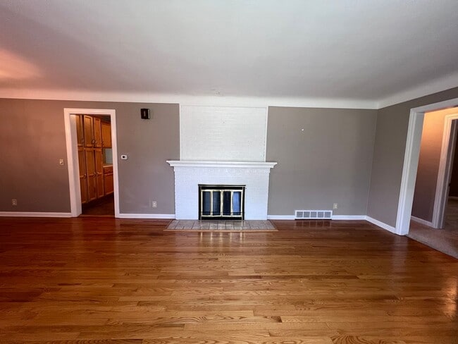 Building Photo - East Grand Rapids Schools - 4 bedroom home