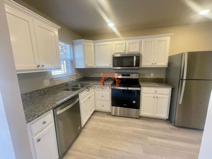 Foto principal - 2 bedroom 1.5 bathroom near ENMU- ALL BILL...