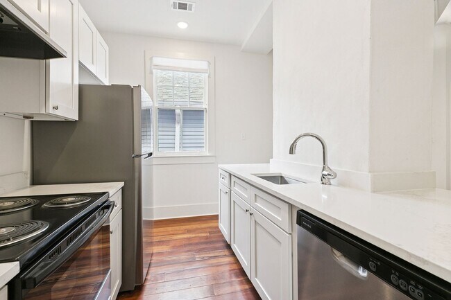 Building Photo - 2318 St Andrew St