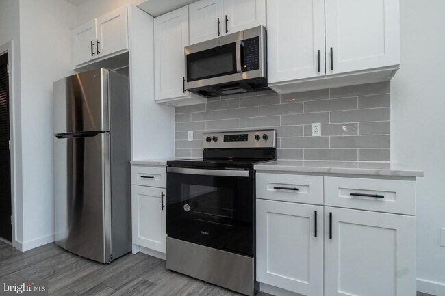 Foto del edificio - 6604 Lansdowne Ave