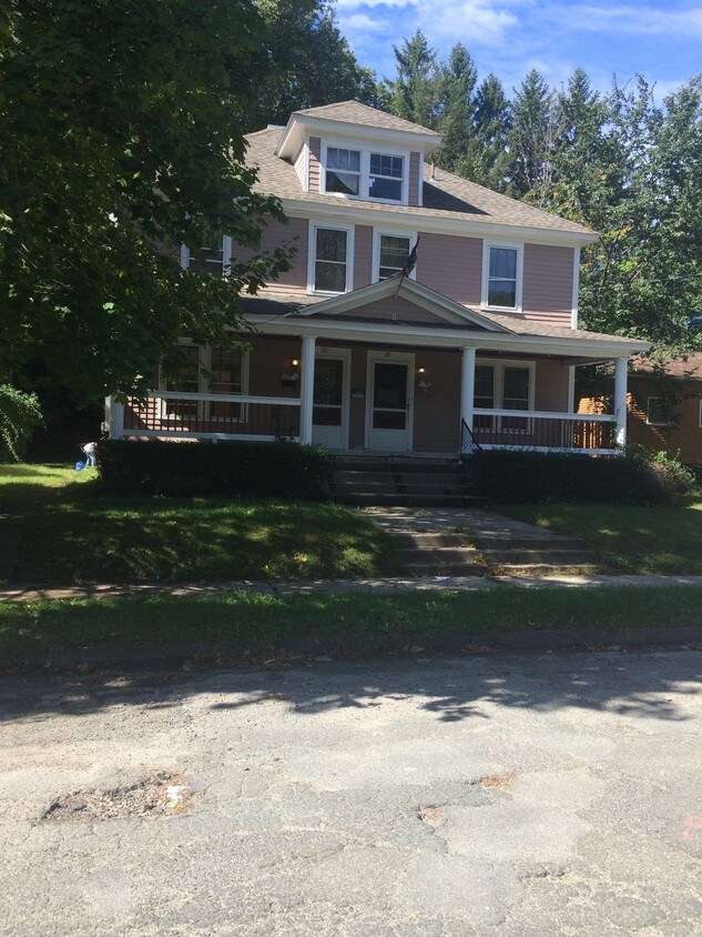 30 Hollister St, Pittsfield, MA 01201 Apartments in Pittsfield, MA