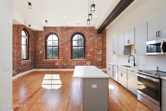 Building Photo - 179 Chelsea Ave