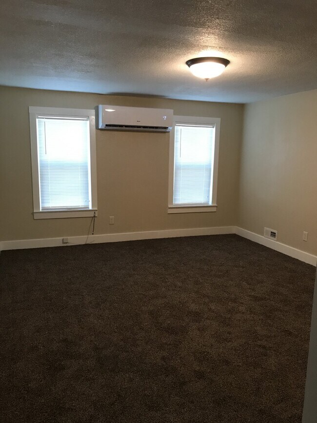 621 Bluemont Ave, Manhattan, KS 66502 Apartments in Manhattan, KS