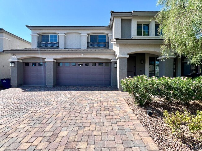 Foto del edificio - STUNNING 5BD/4.5BA HOME IN GORGEOUS GATED ...