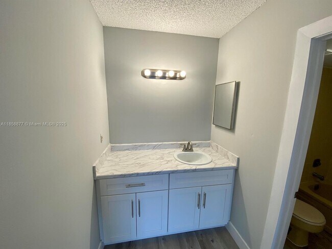 Foto del edificio - 4374 NW 9th Ave