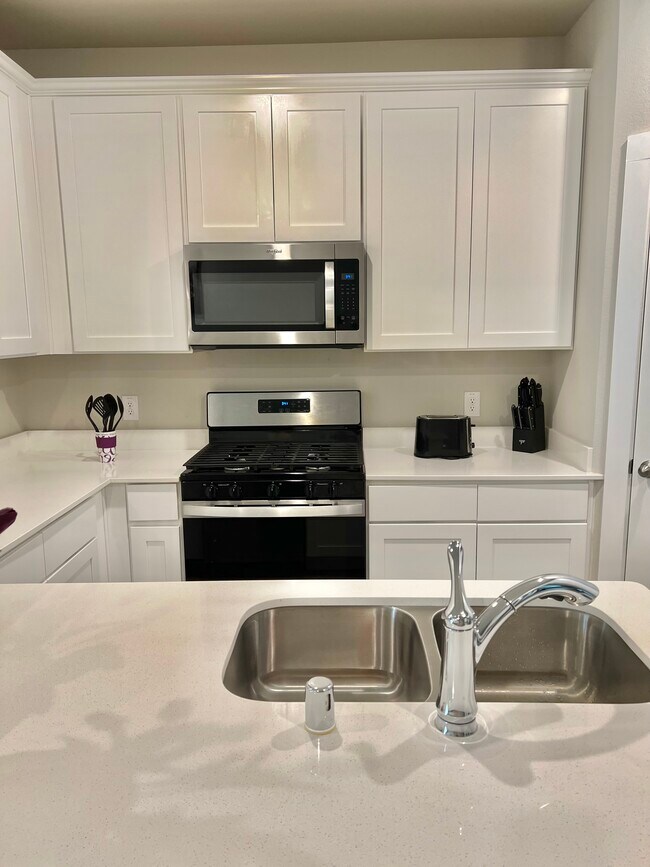 Foto del edificio - 1320 Creekbank Dr