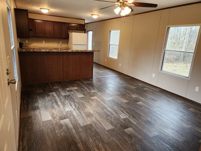 Foto del edificio - 19066 Taylor Rd