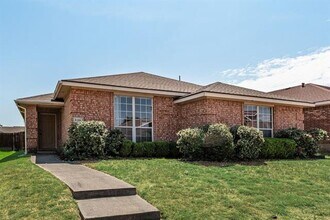 Building Photo - 636 Canyon Pl