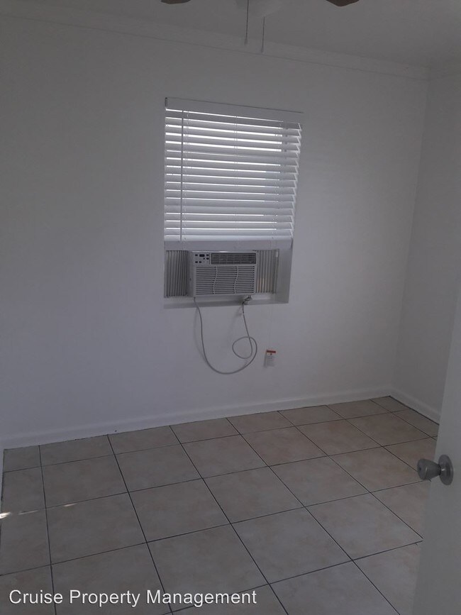 Foto del edificio - 306 N Lakeside Ct