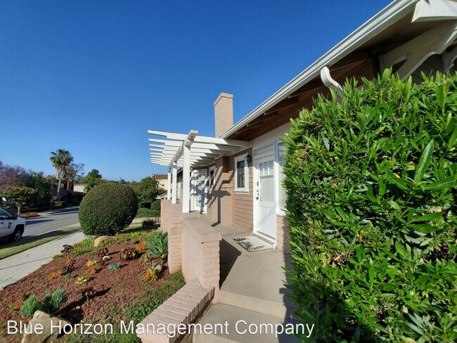 Building Photo - 2301 De La Vina St