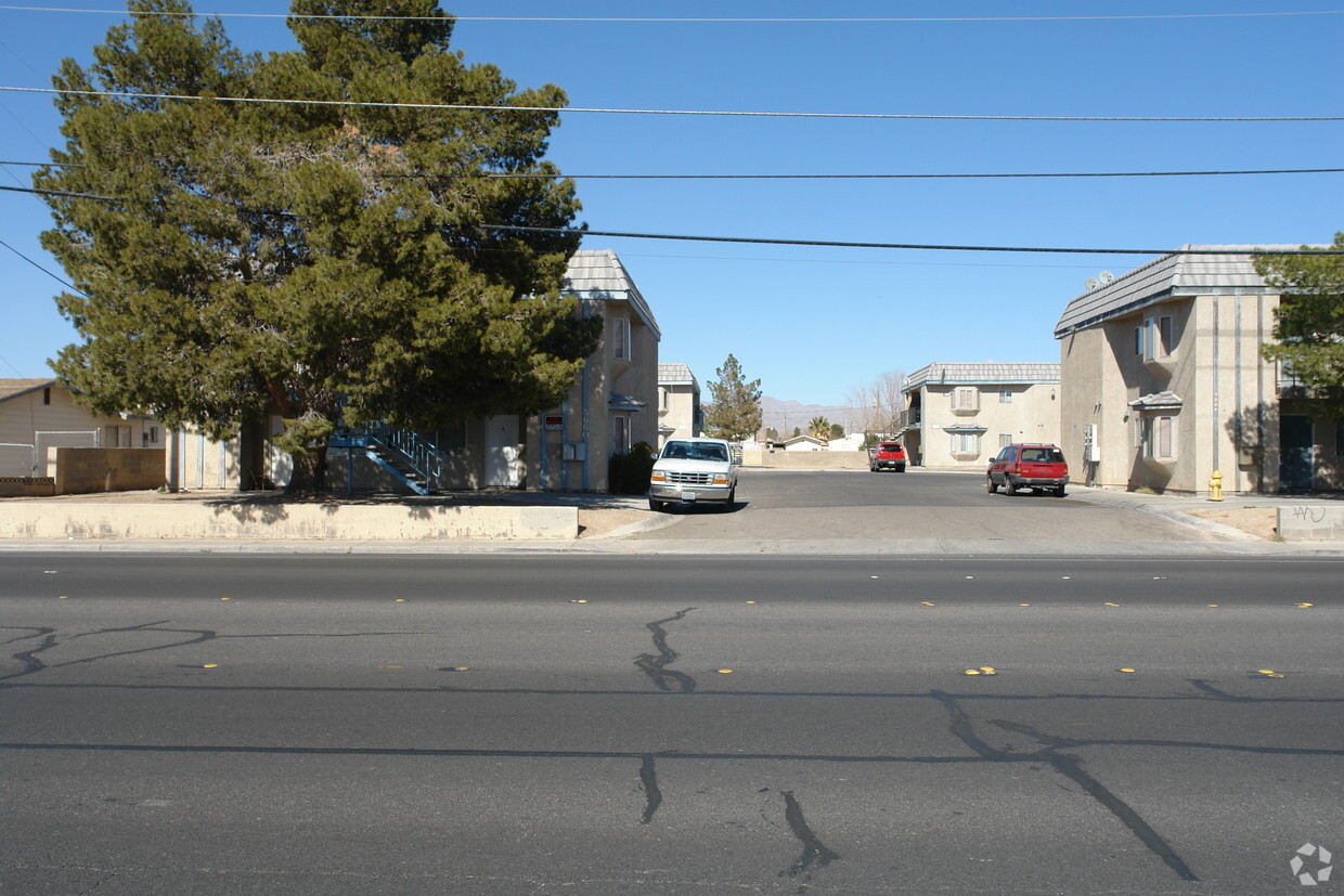 Foto principal - 5662 E Lake Mead Blvd