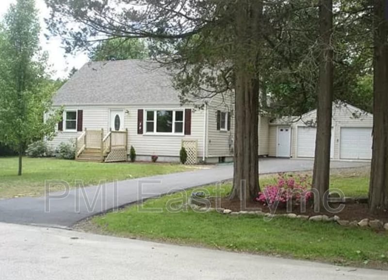 39 Virginia Rd, Montville, CT 06370 House for Rent in Montville, CT