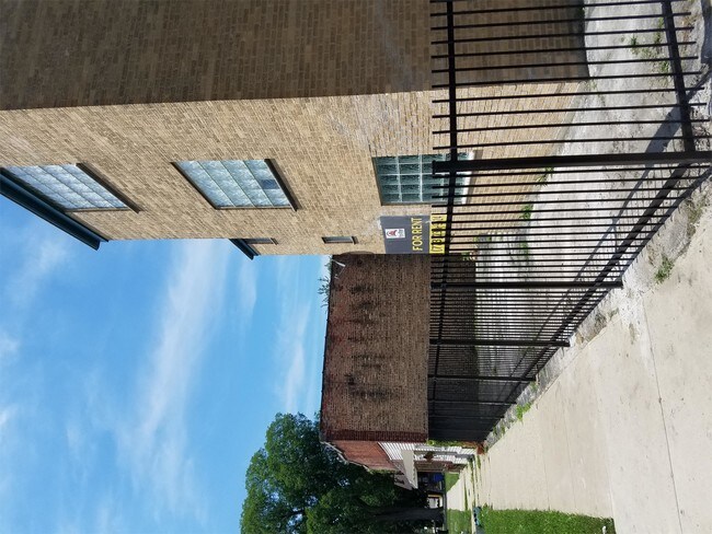 Building Photo - 11456 S Hale Ave