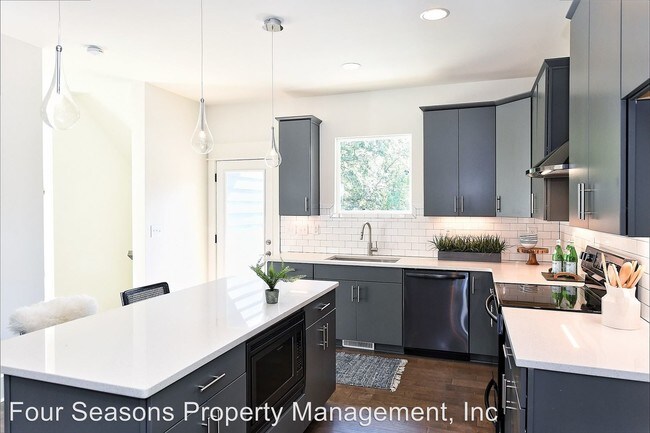 Building Photo - 3 br, 3.5 bath House - 1715 Umstead Street