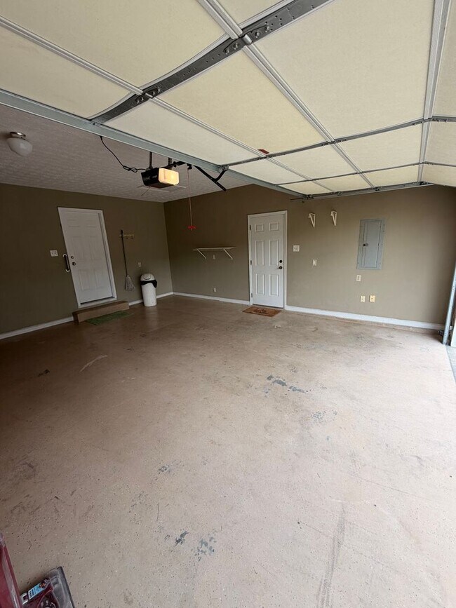 Foto del edificio - 3BR Home | Granite Kitchen | Fireplace | Deck | Fenced Yard