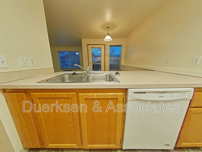 Foto del edificio - 2950 NW Tyler Ave