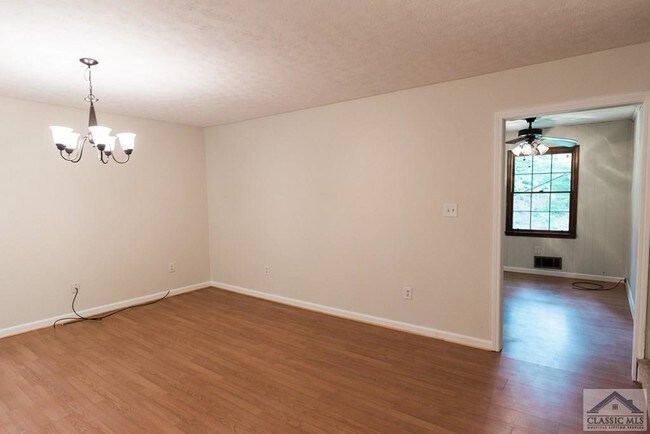 Foto del edificio - 555 Caldwell Cir