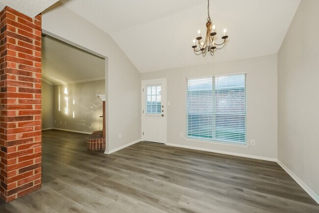 Building Photo - 807 Ponselle Dr