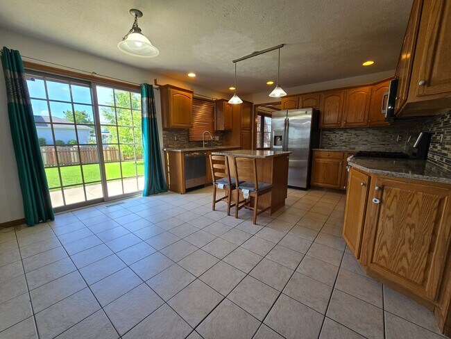 Foto del edificio - Beautiful 4 bedroom home in Normal!