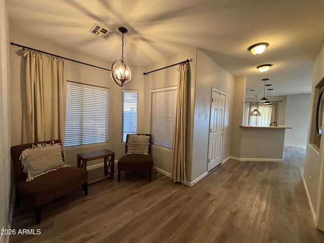 Building Photo - 948 E Savannah Dr