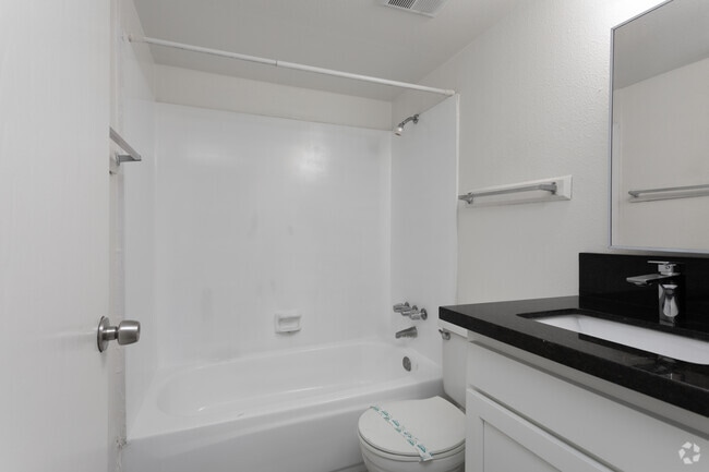 2BR, 1BA - 615 SF - Mountain Plaza Apartments