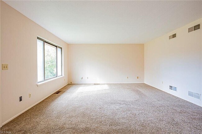 Building Photo - 56 Riveredge