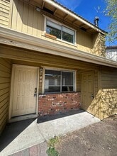Building Photo - 108 SE Cleveland Ave
