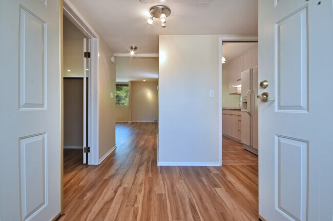 Foto del edificio - Luxurious 1+bdr, 1bath condo in prime Sher...