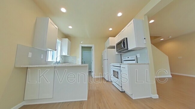 Building Photo - 1803 Windermere Dr NE