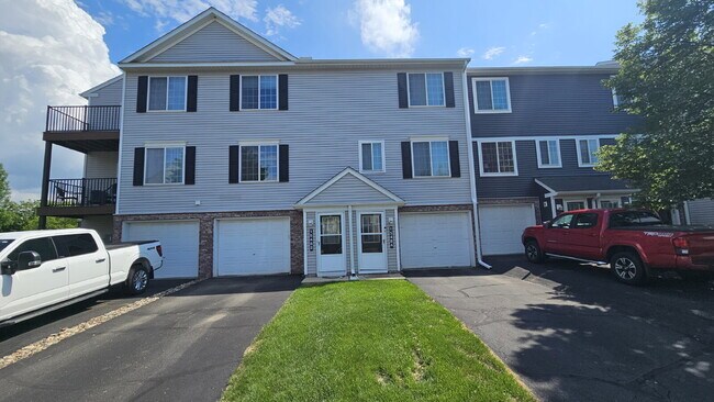 Building Photo - Charming 2-Bedroom Townhouse in Apple Valley – Cozy 1190 Sq Ft Retreat! Available now
