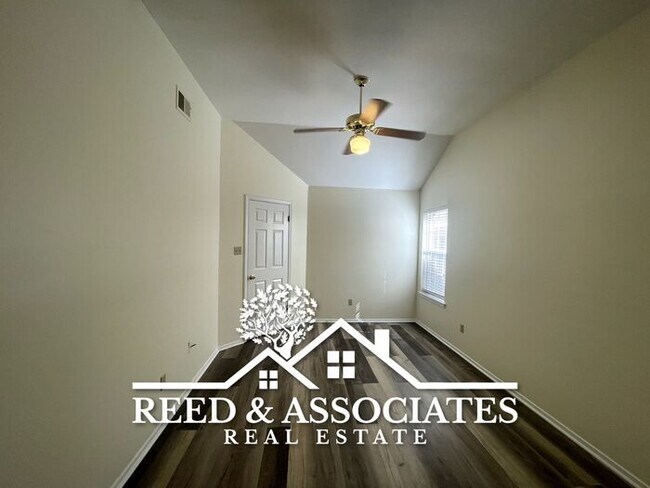 Foto del edificio - Charming Cordova Townhome!