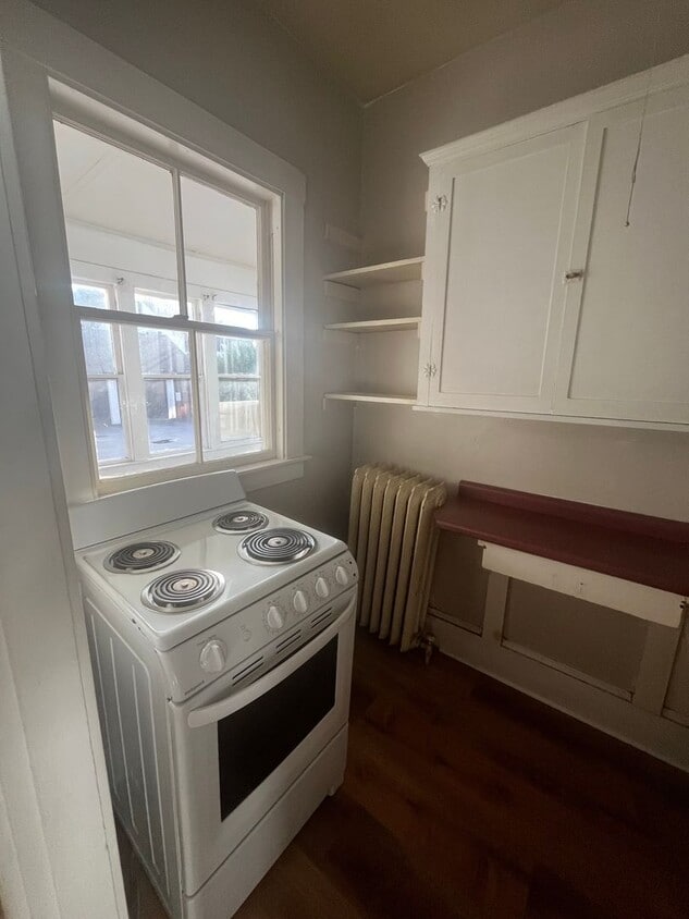 Primary Photo - 30 Pleasant St