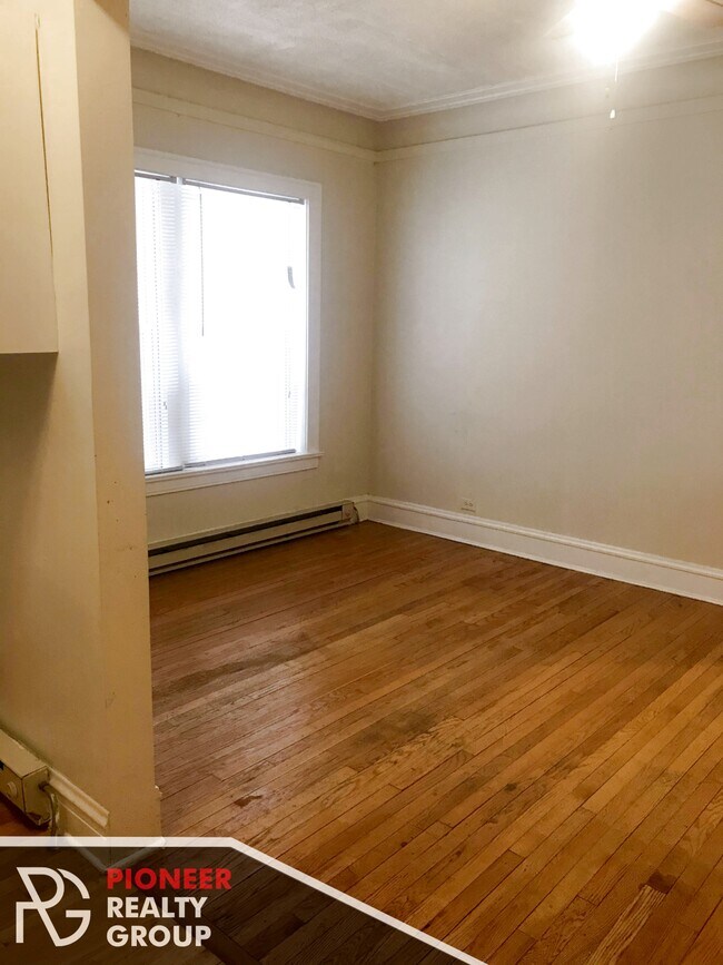 Building Photo - 822 Judson Ave