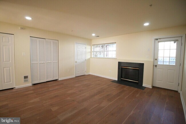 Foto del edificio - 4158 Brown Bark Cir