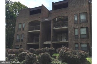 Building Photo - 11240 Chestnut Grove Square