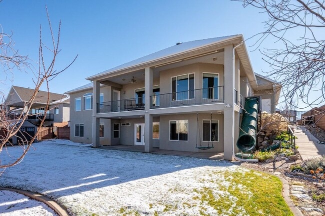 Building Photo - 6 Bed 4 Bath with Amazing Views!!!