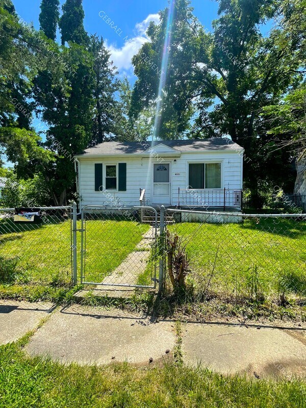 Foto principal - 4001 Mann Hall Ave