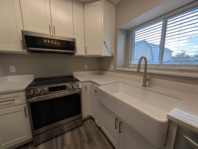 Foto del edificio - 618 S Jake Garn Blvd