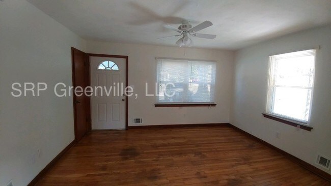 Foto del edificio - 129 State Rd S-42-8392
