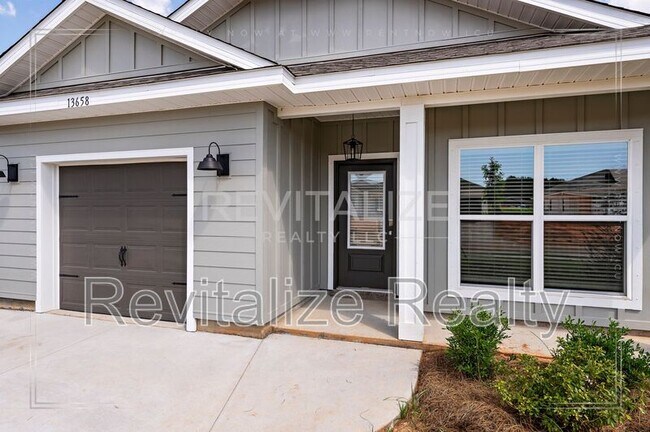 Foto del edificio - 13658 Addison Pl