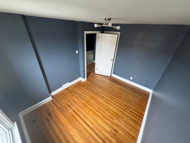 Building Photo - Stunning 2-Bedroom Townhome in Bridesburg!...