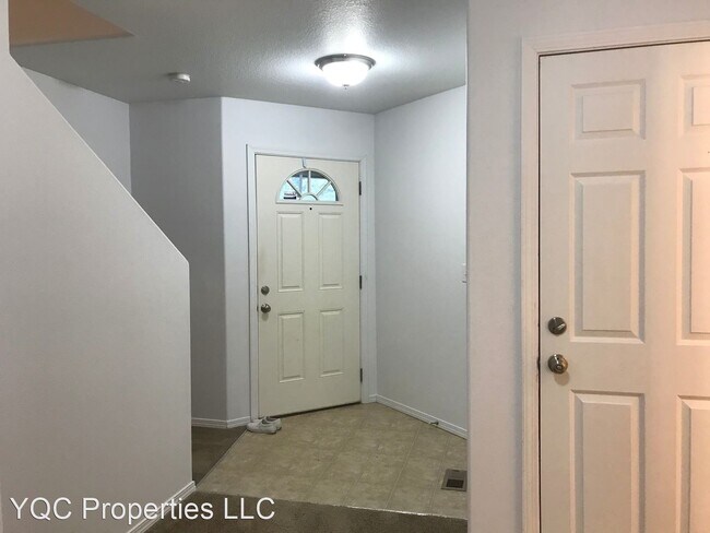 Building Photo - 3 br, 2.5 bath House - 325 NE Wedgewood Ct.