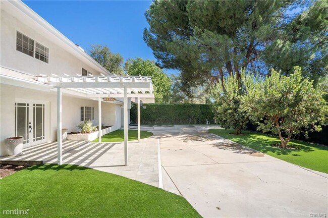 Foto del edificio - 5 br, 1 bath House - 23103 Erwin St