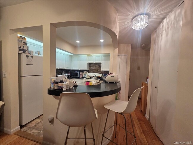 Foto del edificio - 206-14 Emily Rd