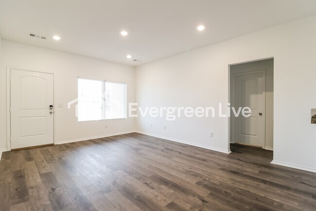 Foto del edificio - 163 Meadow Dr