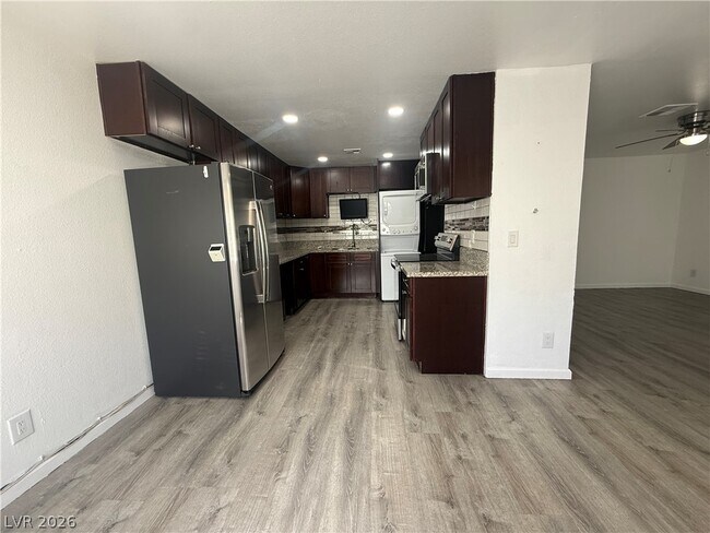 Building Photo - 6208 Ilanos Ln