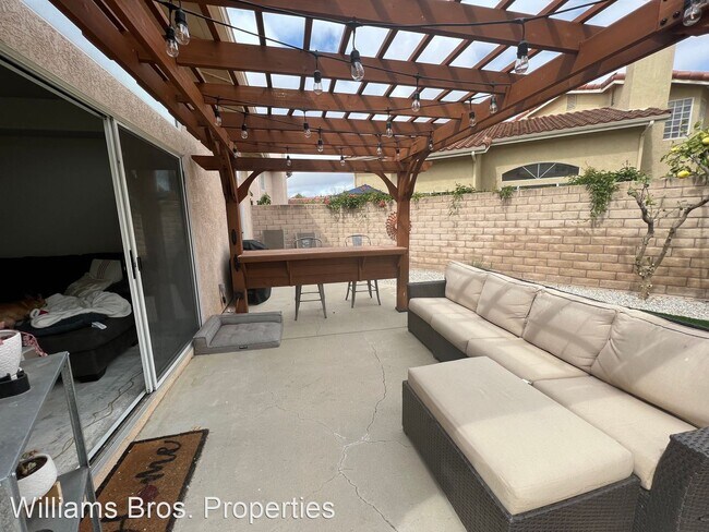 Building Photo - 3 br, 3 bath House - 1206 Grass Valley Way